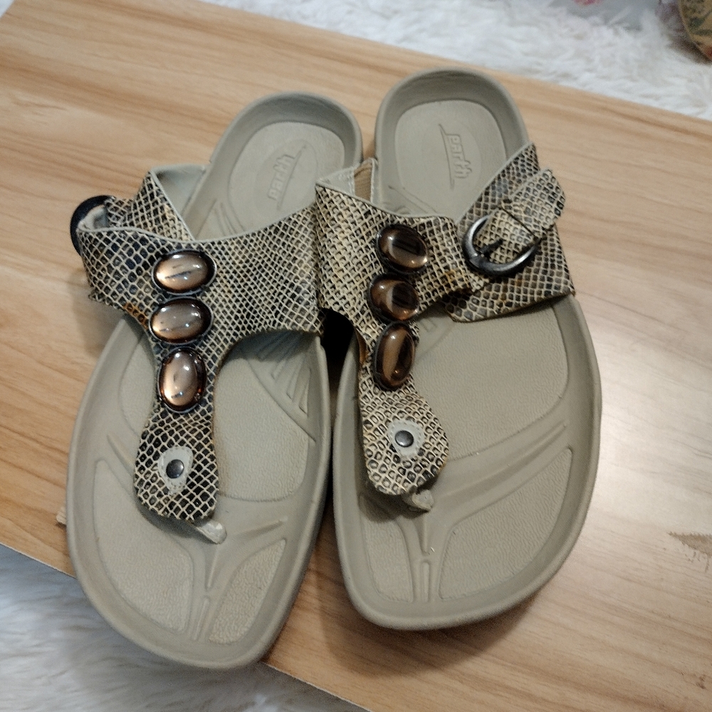Earth Comfort Fit Snake print/Stones Women's Sandals Size 7 - Picture 1 of 7